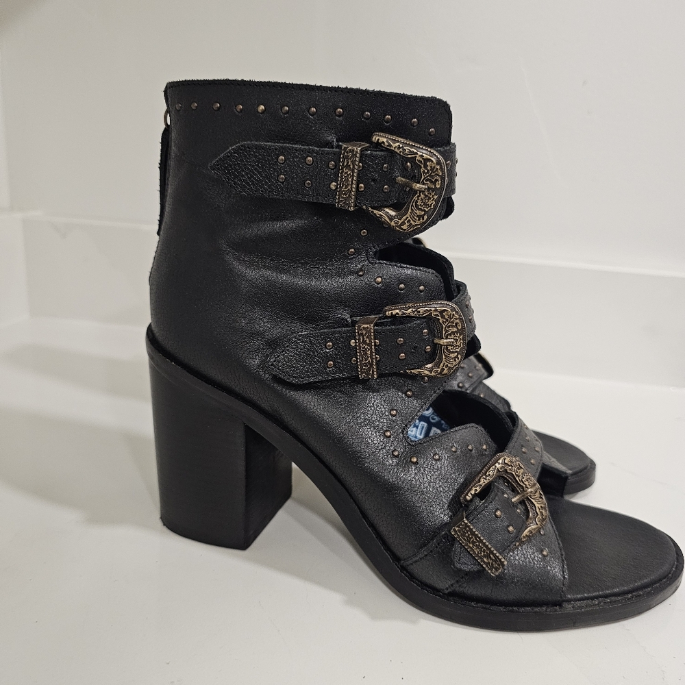 Dingo Black Leather Heels with Chunky Block Heel